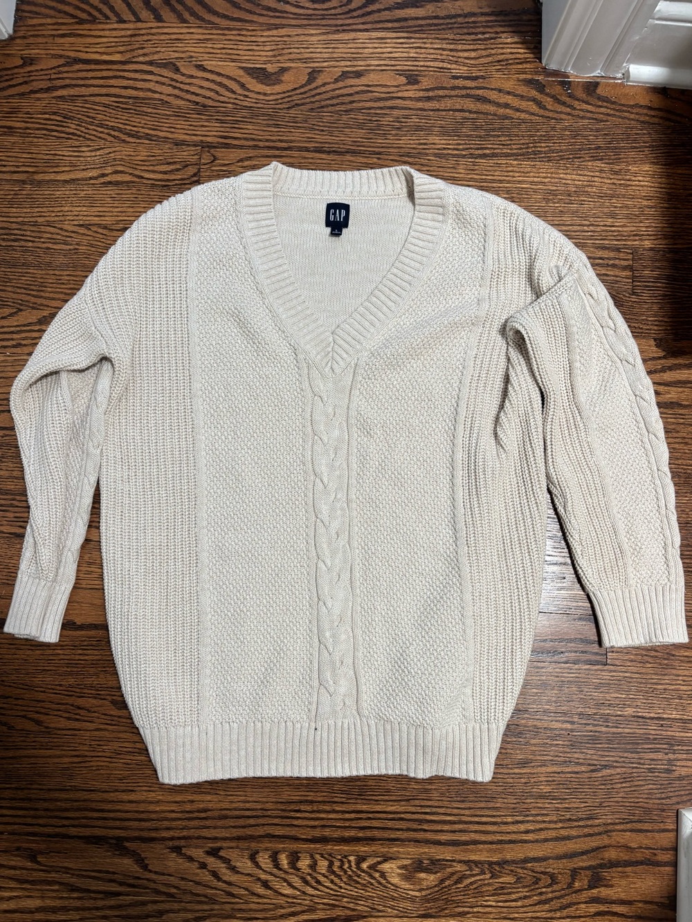 GAP Oversized Women’s Cream Cable Knit V-Neck Sweater